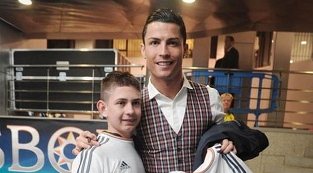 Cristiano Ronaldo con nino