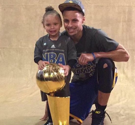 Stephen-Curry-Riley-Curry-trophy