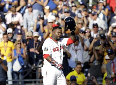 El dominicano David Ortiz, de los Medias Rojas de Boston, abandona el terreno en el segundo inning del Juego de Estrellas, el martes 12 de julio de 2016, en San Diego (AP Foto/Gregory Bull)